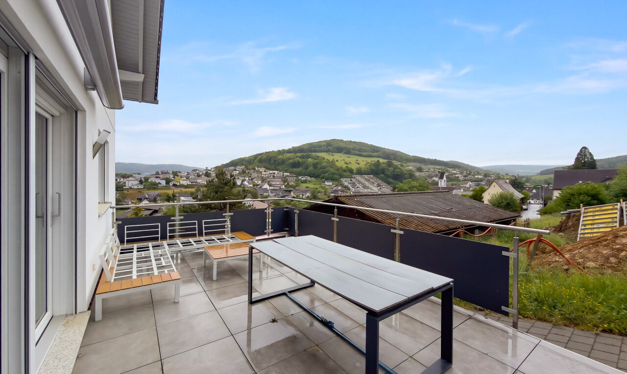 terrasse avec from property, mountain view, vue sur la montagne, day time, et terrasse