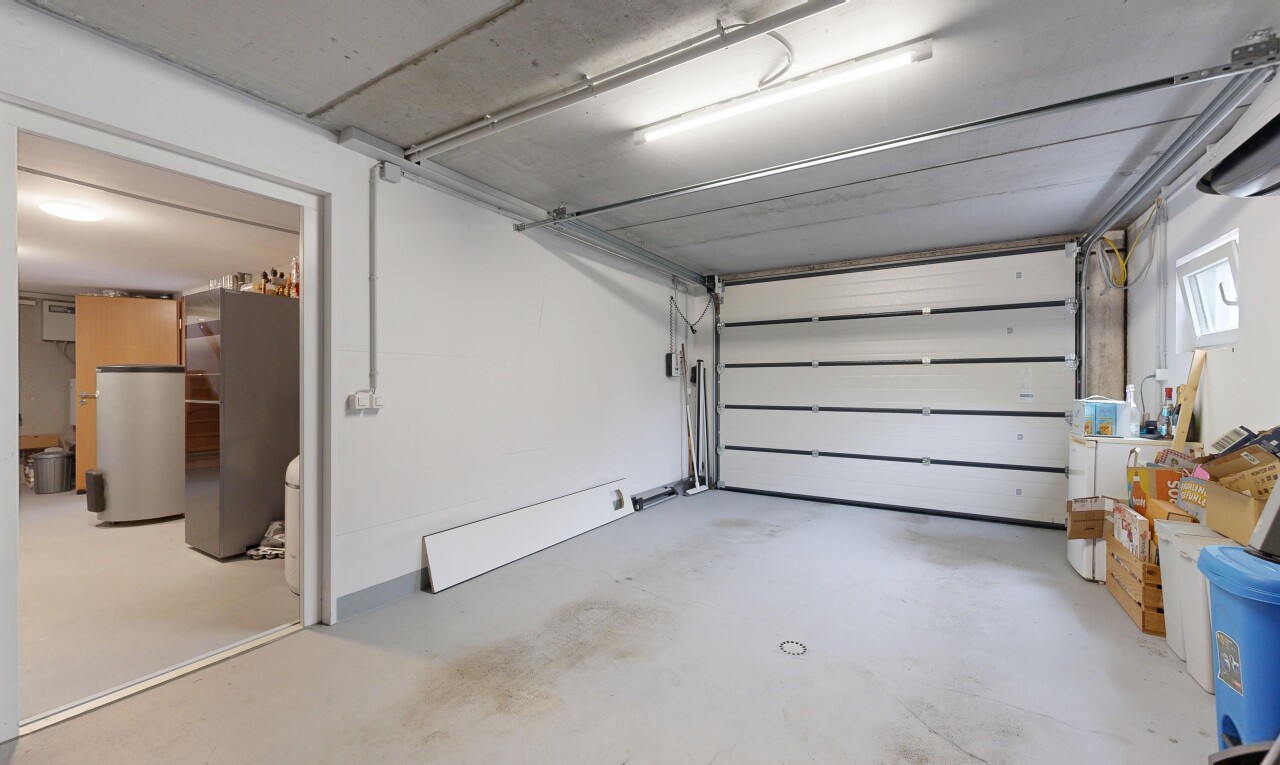 parking avec inside property