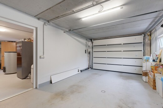 parking avec inside property