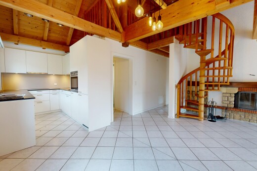 cuisine avec high ceiling, plafond haut, wood finish stairs, inside property, et beamed ceiling
