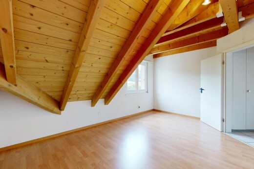 chambre avec vaulted ceiling, plafond voûté, inside property, beamed ceiling, et plafond à poutres