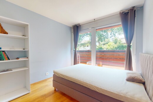 zimmer / schlafzimmer mit inside property, natural light, natürliches licht, drywall, und gipskartonwand