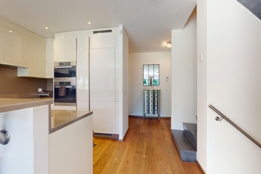 cuisine avec inside property, armoires blanches, four double, sol en finition bois, et wood finish floor
