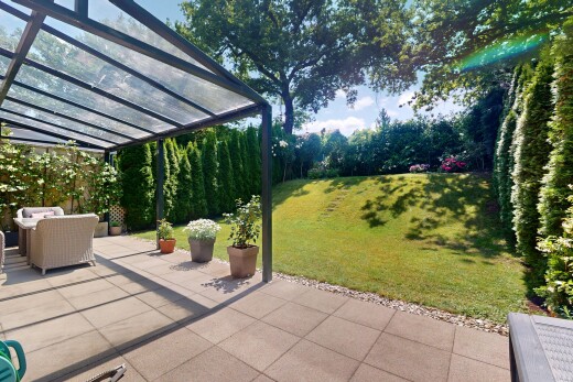 garten mit pergola, terrasse, rasen, und from property