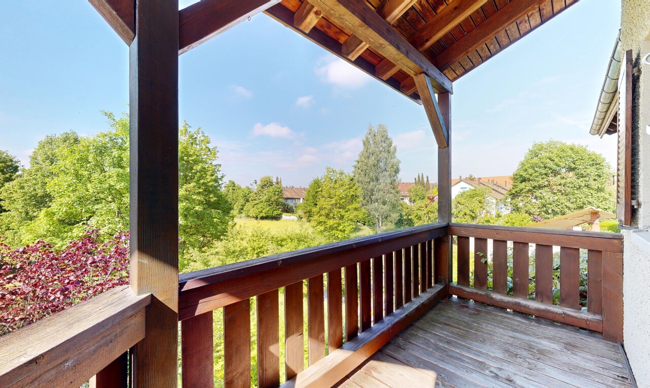 balcon avec from property, balcon, et day time