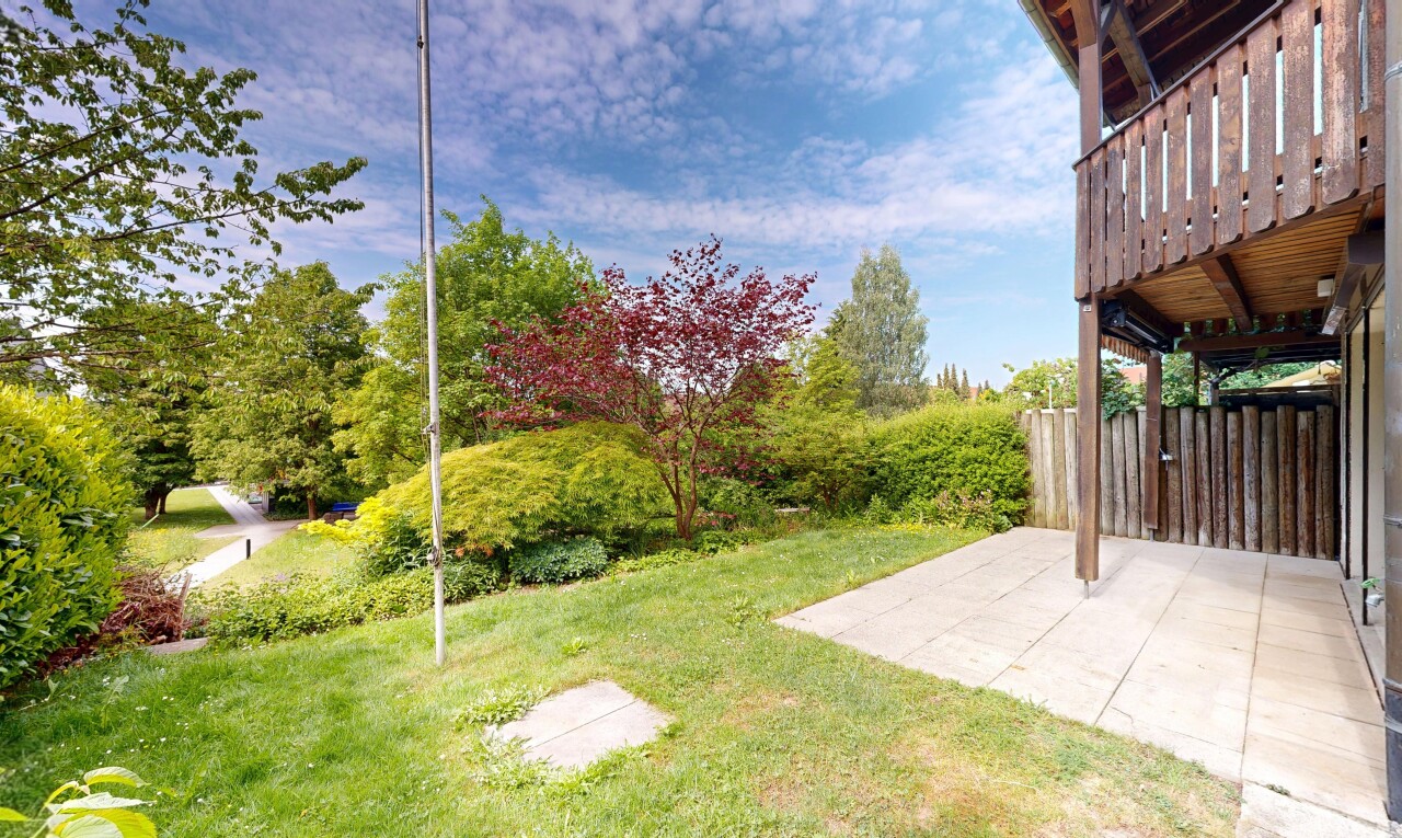 jardin avec from property, pelouse, terrasse, et day time
