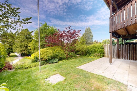 jardin avec from property, pelouse, terrasse, et day time