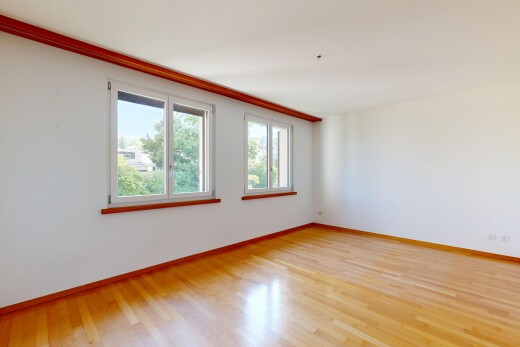 pièce vide avec sol en finition bois, wood finish floor, cloison sèche, drywall, et inside property