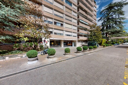 extérieur du bâtiment avec property visible et day time