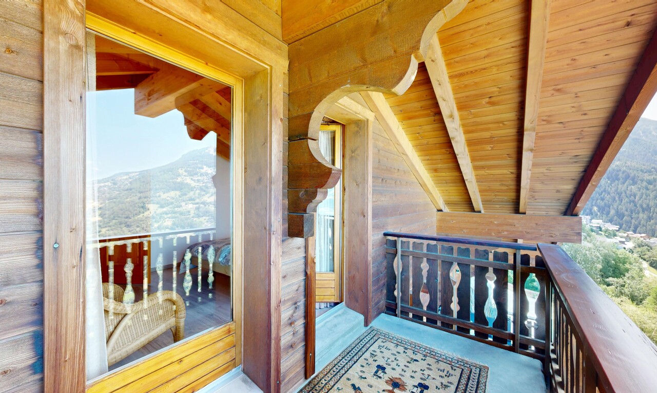 balcon avec vue sur la montagne, mountain view, balcon, et view focus