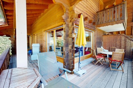 terrasse avec coin repas extérieur et terrasse