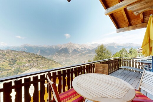 balcon avec mountain view, vue sur la montagne, view focus, day time, et from property