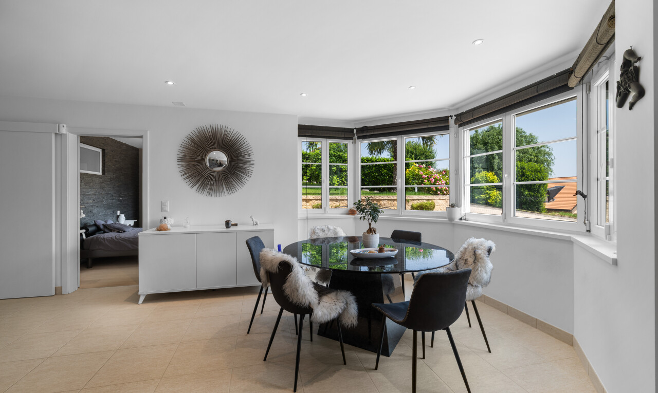dining room featuring recessed lighting