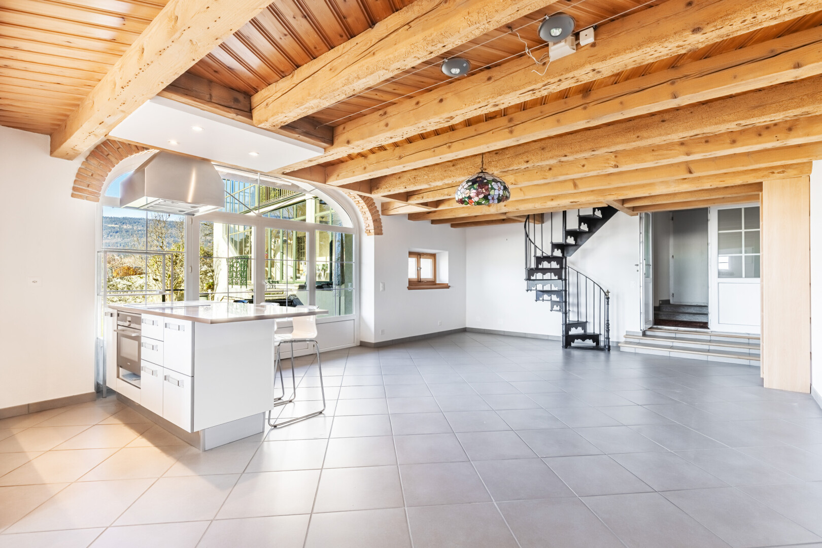 terrasse avec inside property, escaliers, et terrasse