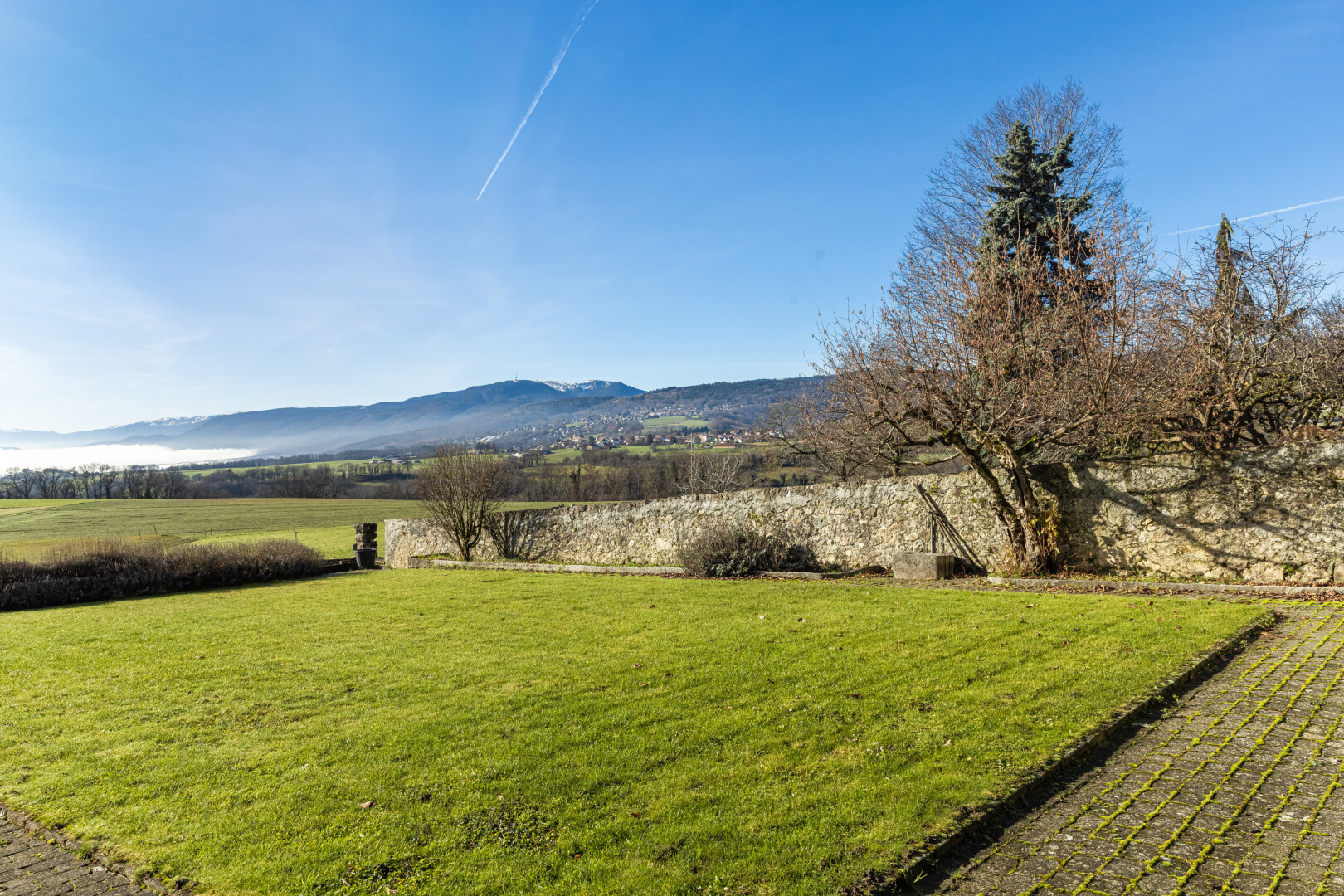 vue sur la montagne avec day time, vue rurale, rural view, vue sur la montagne, et mountain view