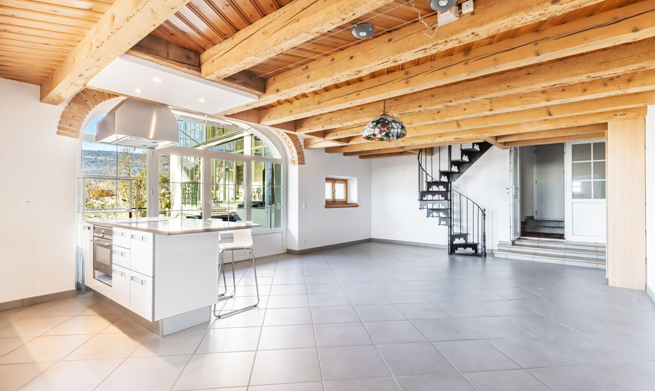 terrasse avec inside property, escaliers, et terrasse