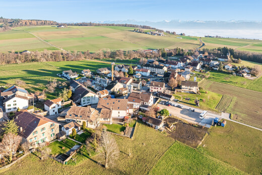vue sur la montagne avec aerial view, day time, vue rurale, rural view, et vue sur le verger/agriculture