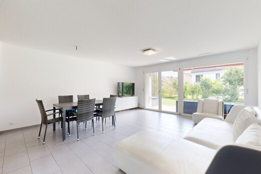 wohn- / esszimmer mit inside property, drywall, gipskartonwand, natural light, und natürliches licht