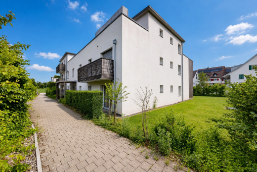 außenansicht mit stuckverkleidung, day time, balkon, rasen, und from community