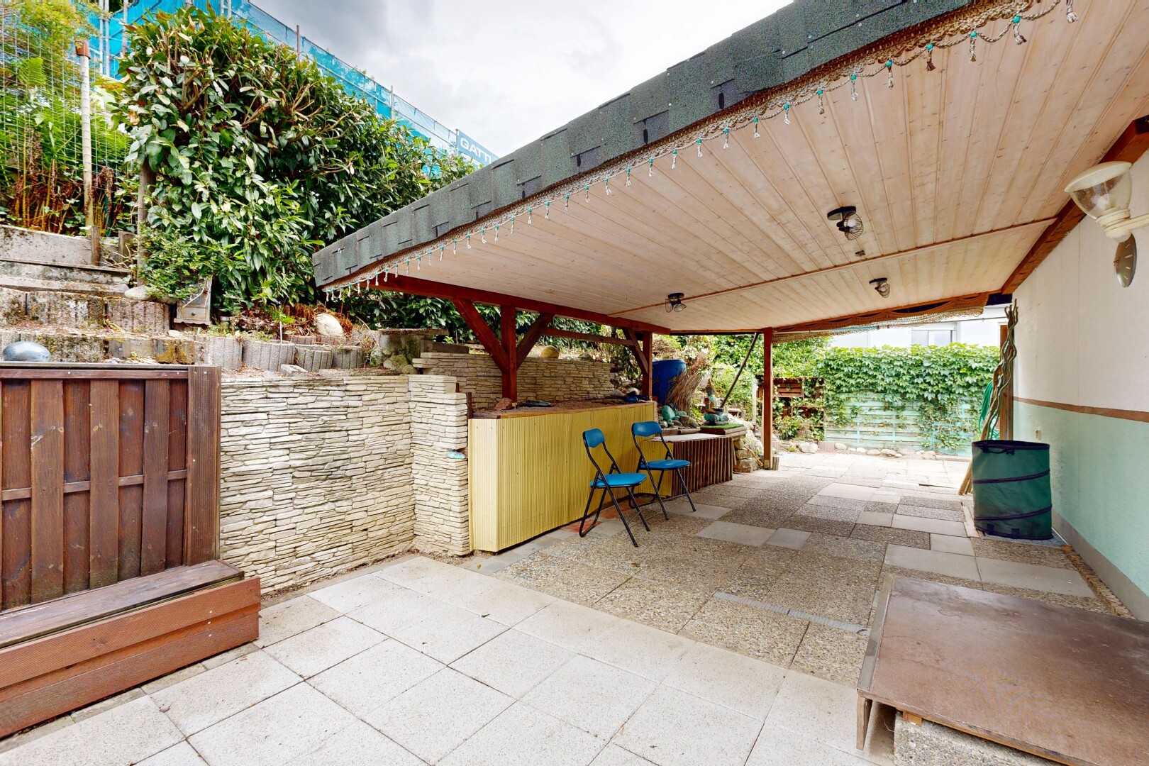 terrasse mit außenbar, terrasse, zaun, und from property