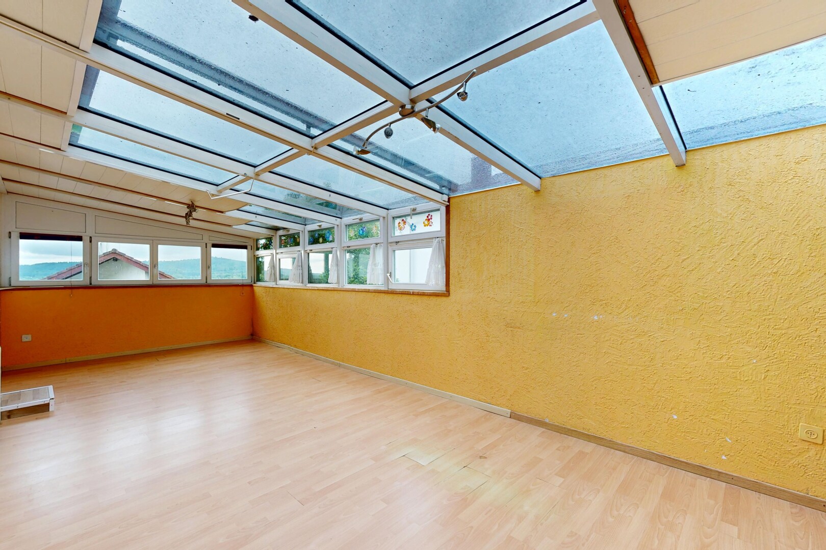 terrasse mit wintergarten und inside property