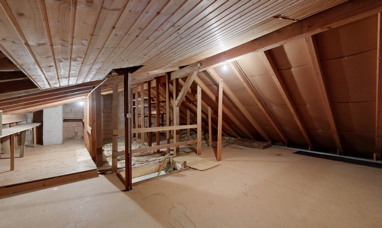 keller mit unfinished floor, niedrige decke, low ceiling, dachschräge, und vaulted ceiling