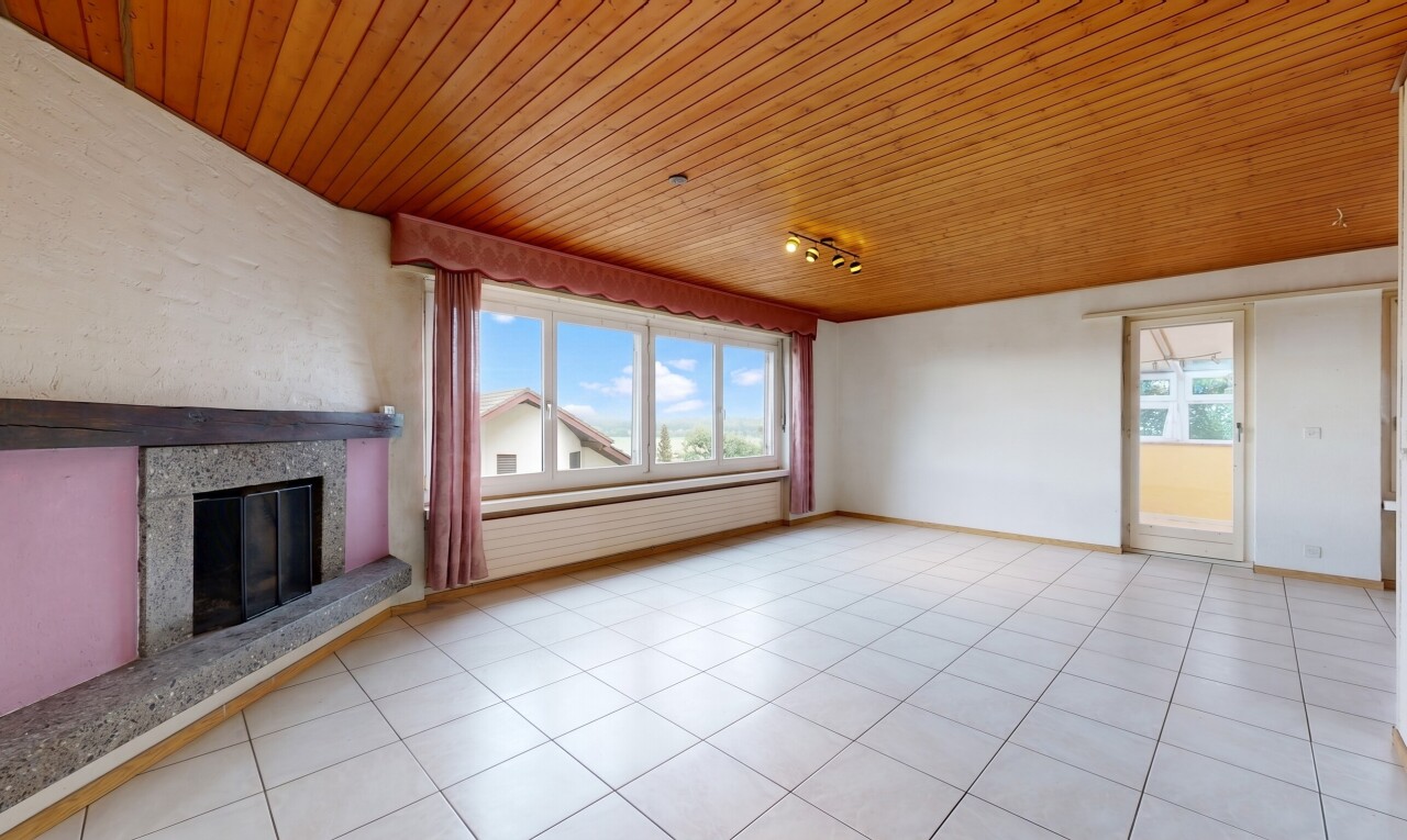 leerer raum mit day time, holzdecke, wood ceiling, natürliches licht, und natural light