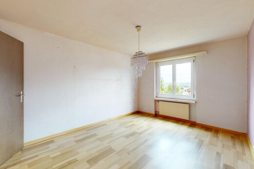 pièce vide avec inside property, wood finish floor, sol en finition bois, drywall, et cloison sèche