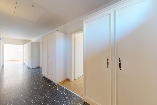 halle / korridor mit luke und gipskartonwand