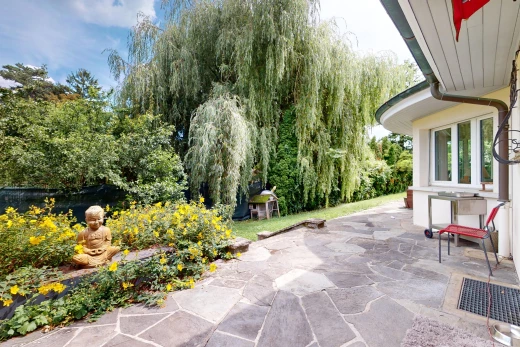 espace extérieur avec patio et vue sur la forêt