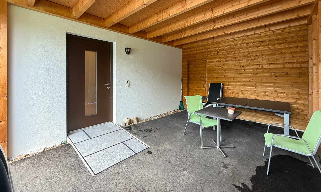 büro mit holzwand, wood wall, from property, teppich, und carpet