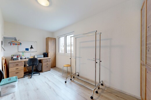 büro mit light floor, natural light, natürliches licht, wood finish floor, und holzfußboden