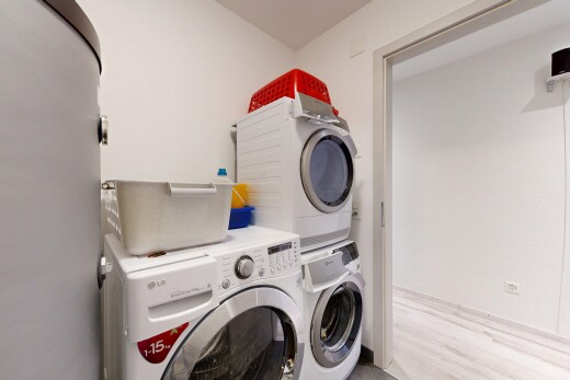 wäschekammer mit wäscherei, gipskartonwand, drywall, und inside property
