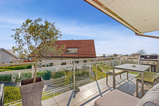 balkon mit balkon und grill