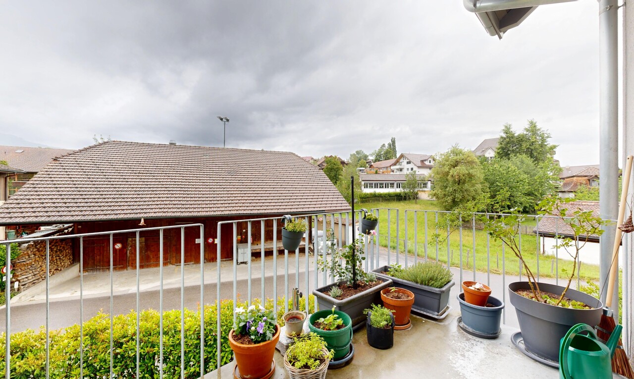 außenansicht mit from property, overcast, balkon, und zaun
