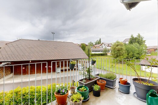 außenansicht mit from property, overcast, balkon, und zaun