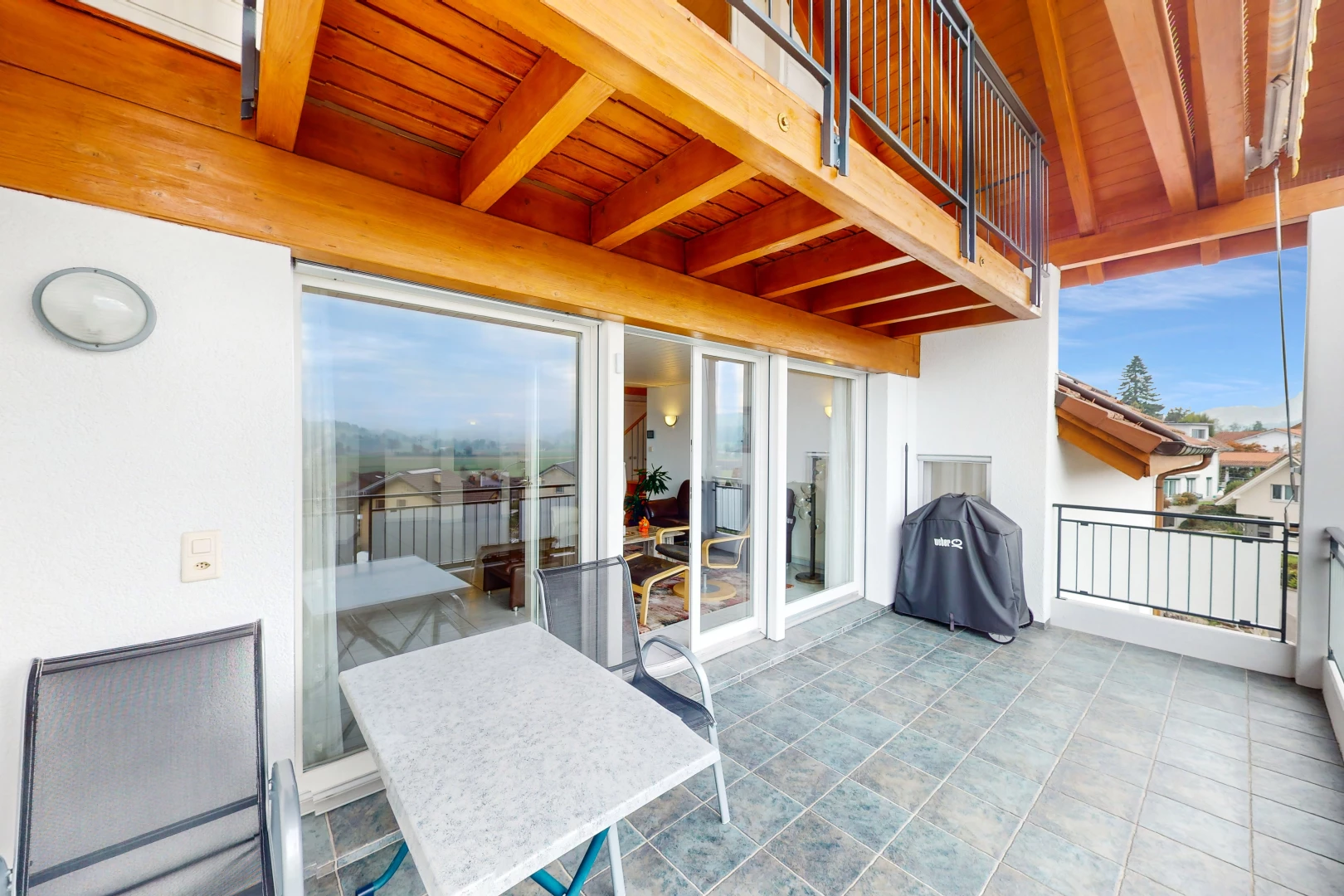 terrasse avec balcon