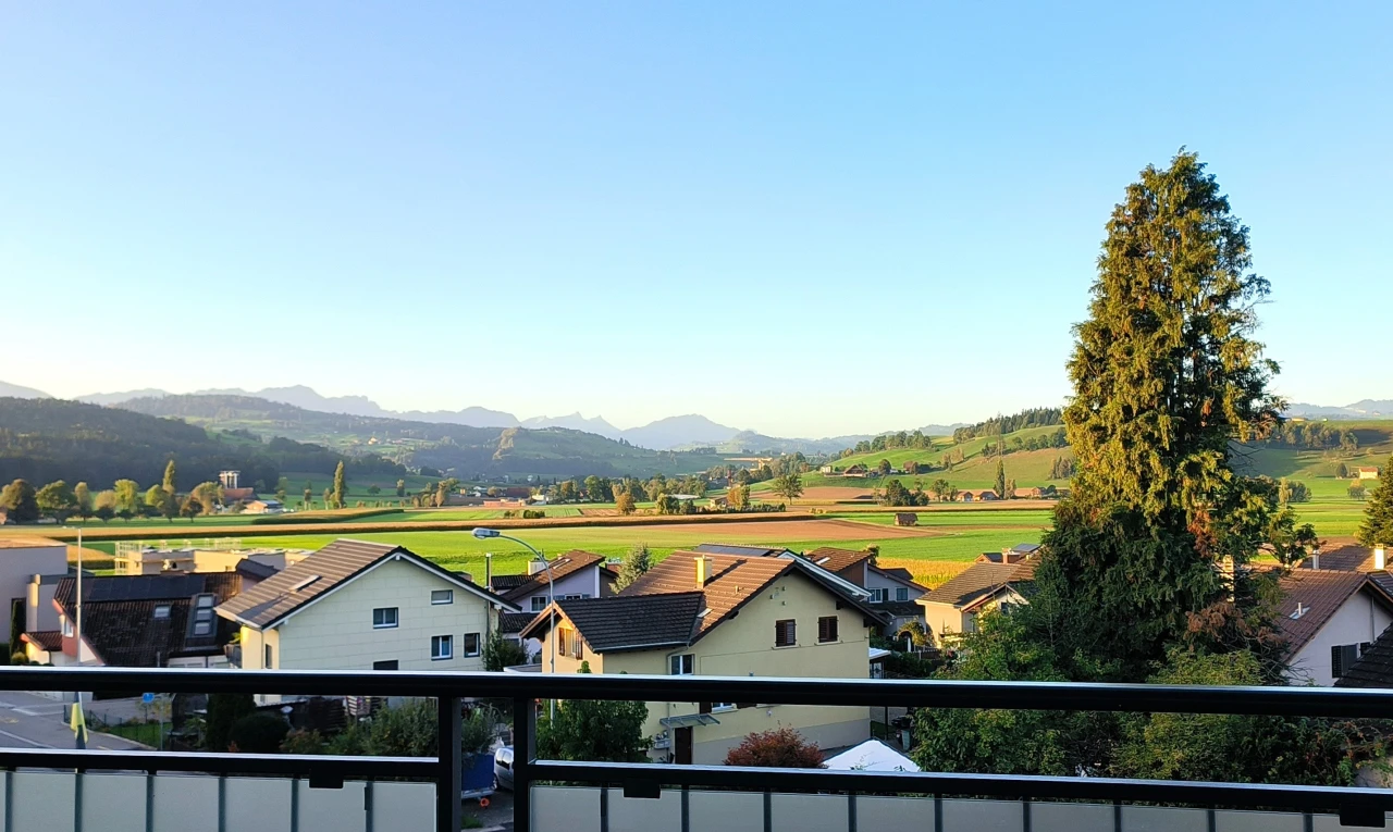 balcon avec vue sur la montagne et balcon