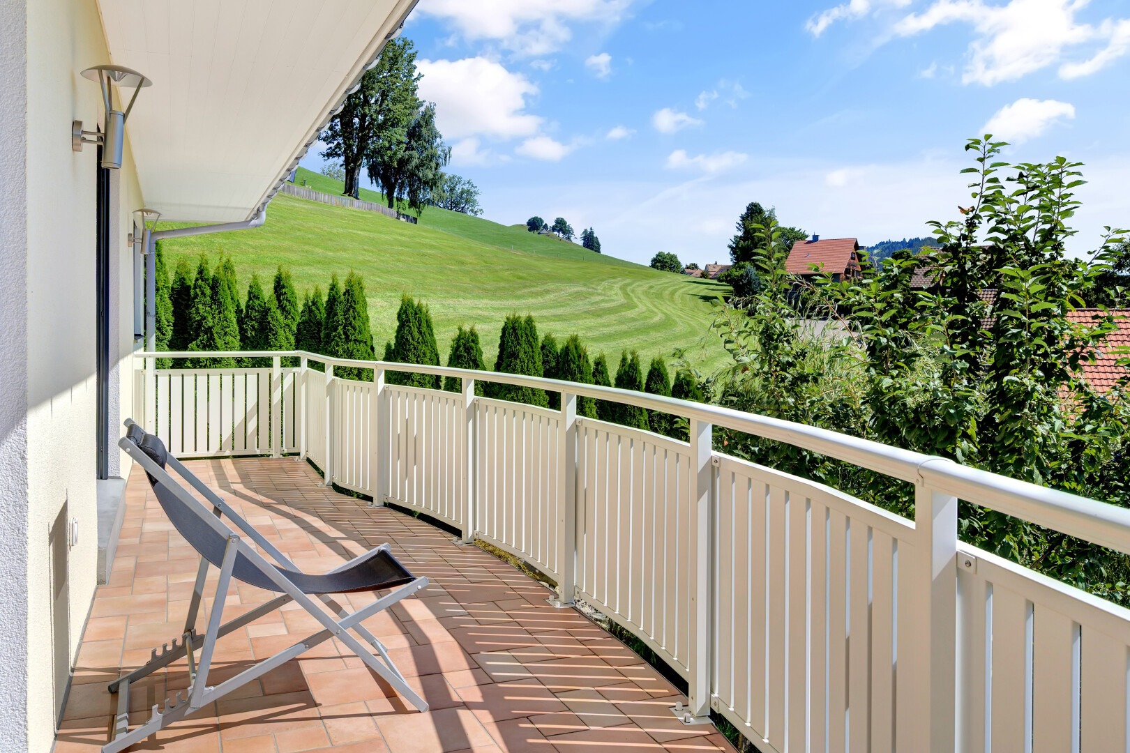 balkon mit balkon, day time, und from property