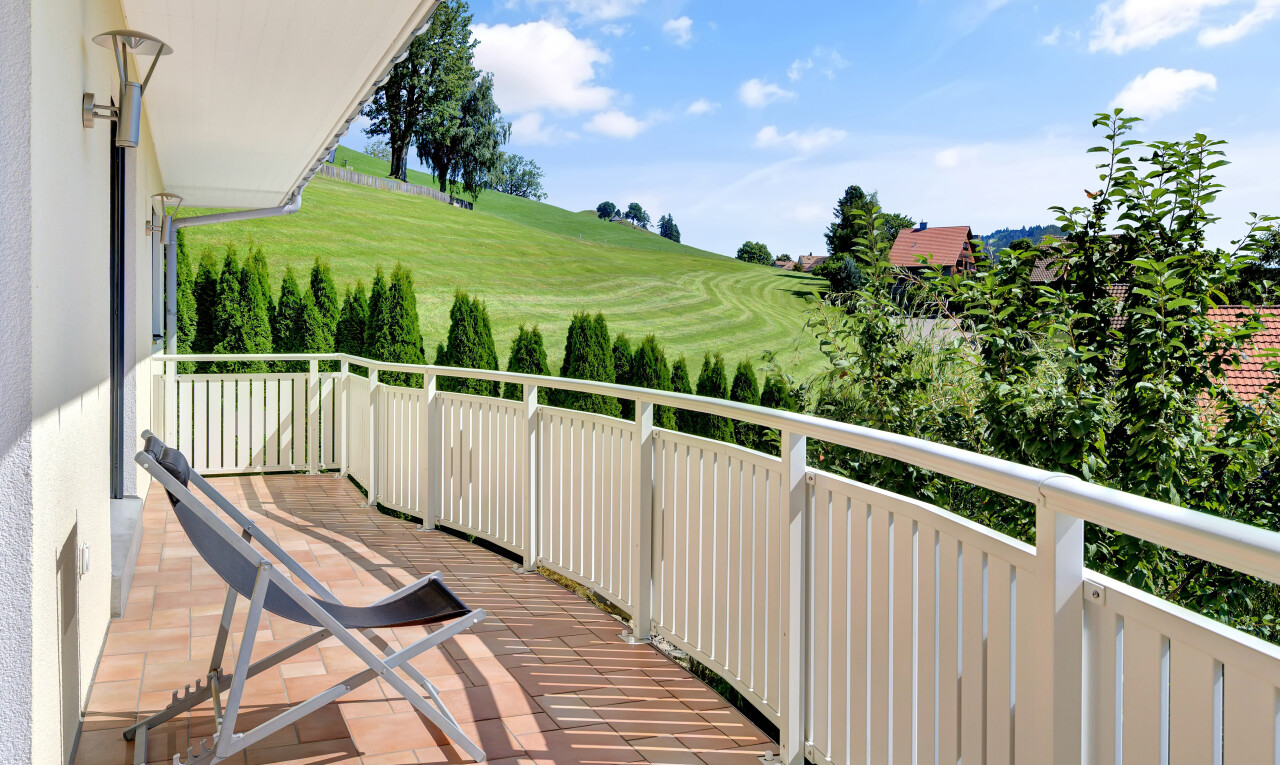 balkon mit balkon, day time, und from property