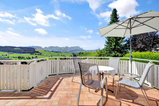 terrasse mit day time, blick auf die berge, mountain view, terrasse, und from property