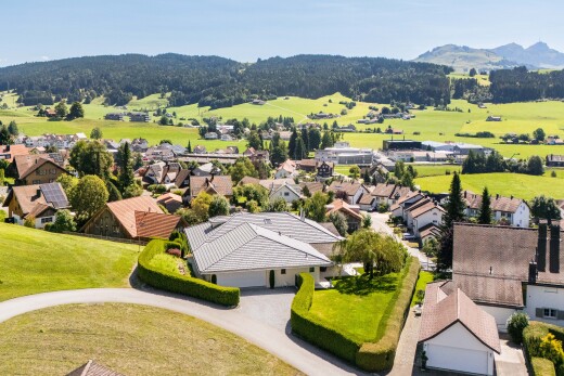 blick auf die berge mit wohngebietblick, residential view, day time, und aerial view