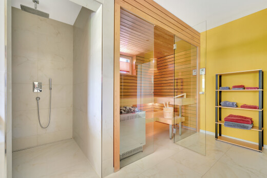 bad mit sauna, inside property, dusche, komplettes badezimmer, und gipskartonwand