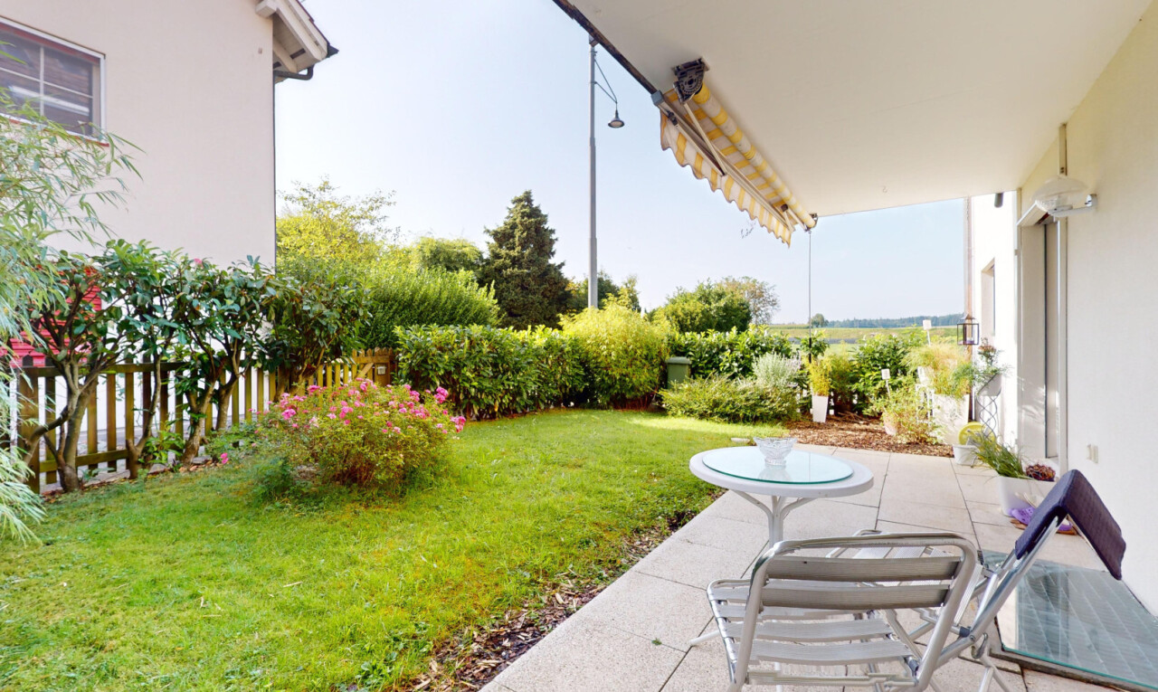 garten mit terrasse, rasen, from property, zaun, und markise
