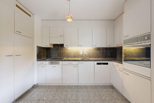 küche mit dark countertops, küchenrückwand beim herd, küchenrückwand beim Herd, ofen, und granite tile