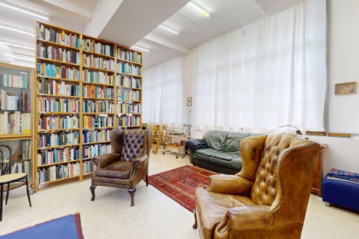 wohnzimmer mit inside community, carpet, und teppich