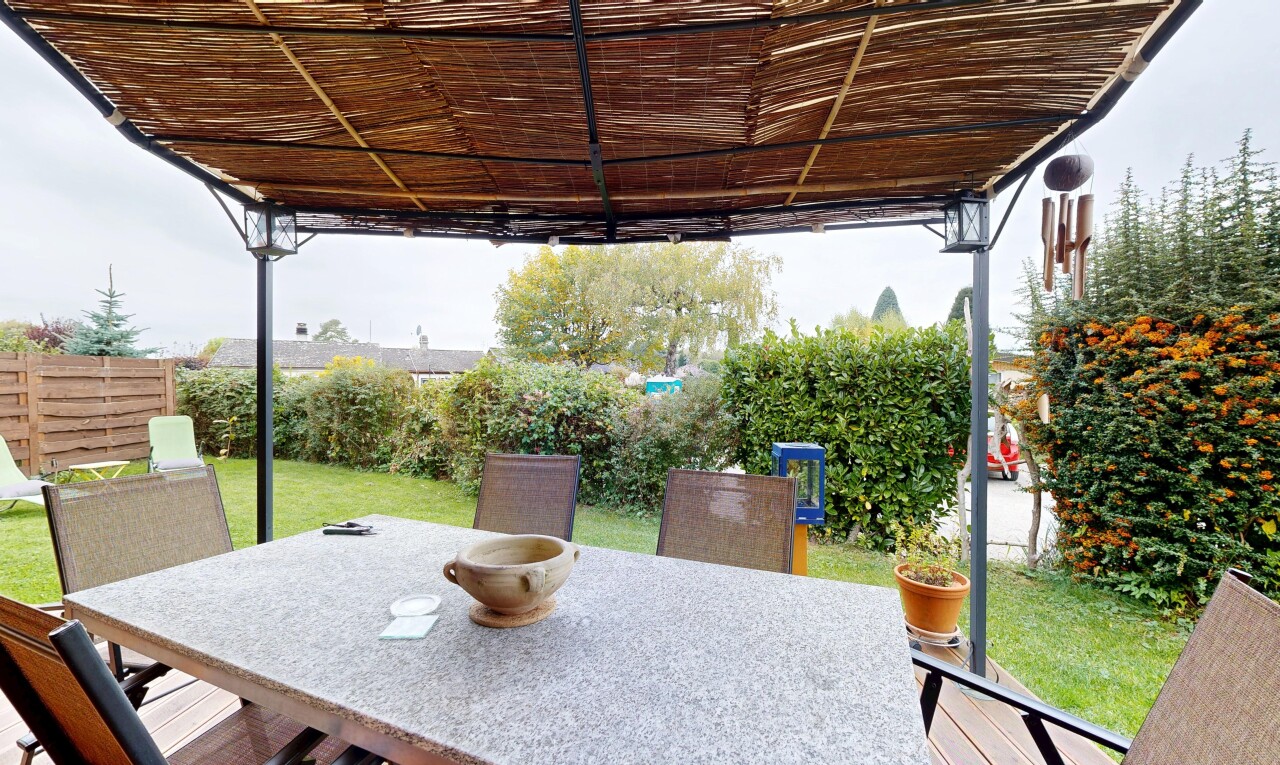 terrasse mit essbereich im freien, overcast, from property, und rasen