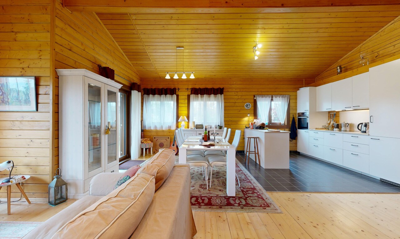 esszimmer mit vaulted ceiling, dachschräge, wood wall, holzwand, und natural light