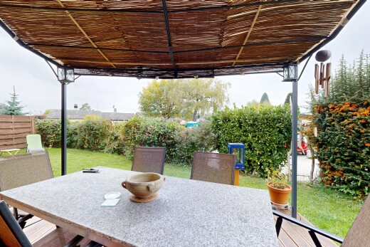 terrasse mit essbereich im freien, overcast, from property, und rasen