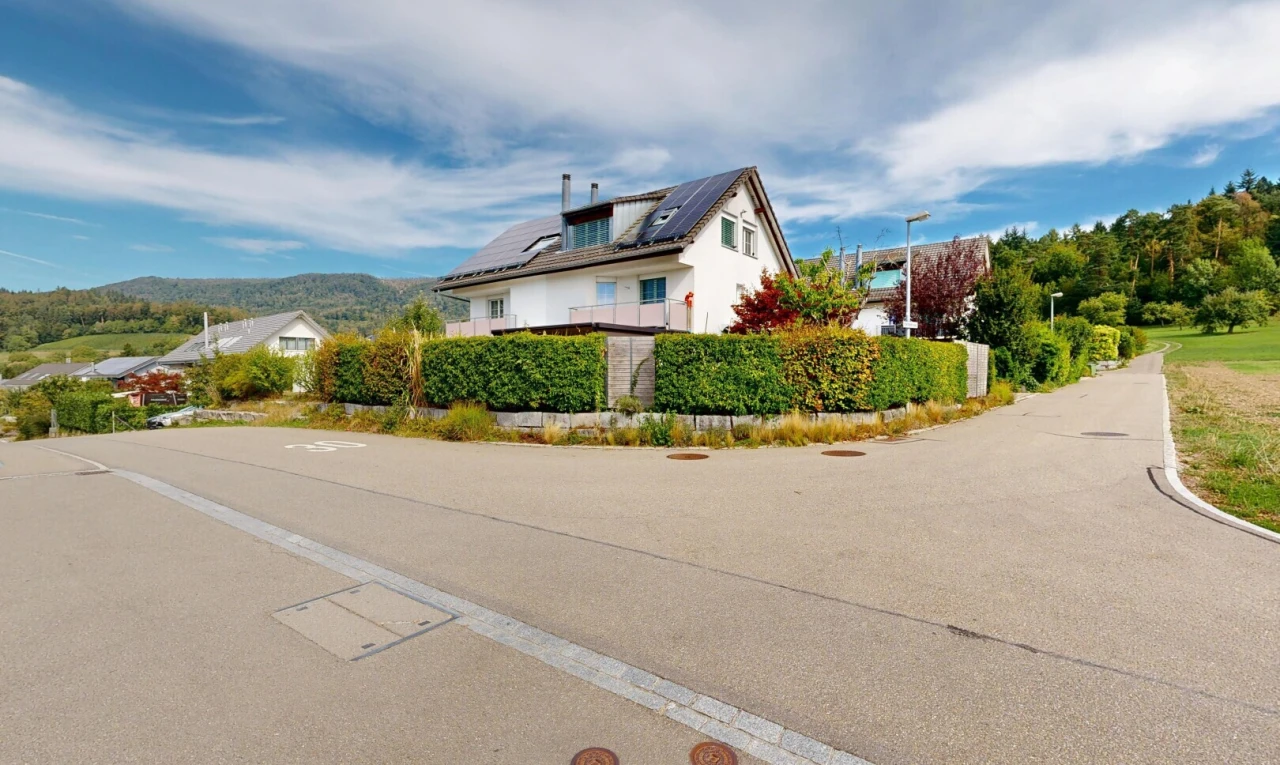 außenansicht mit solaranlage, day time, und dachgaube